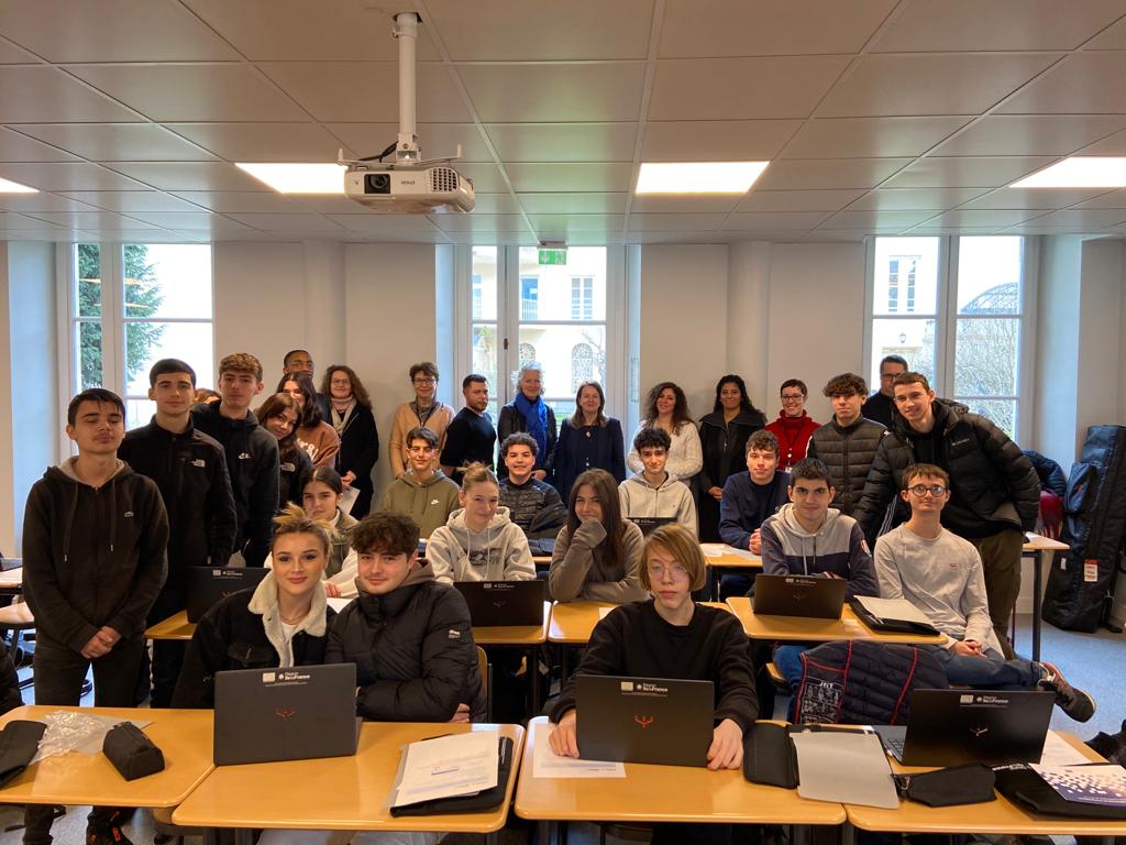 Dotation d'ordinateurs portables par la Région Institut Saint Thomas